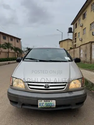 Toyota Sienna CE 2002 Silver