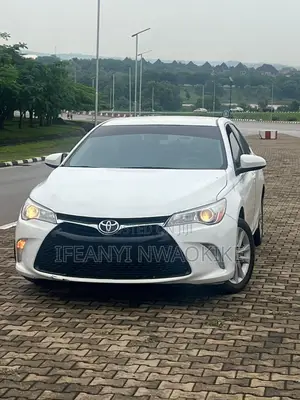 Toyota Camry SE 4dr Sedan (2.5L 4cyl 6A) 2016 White