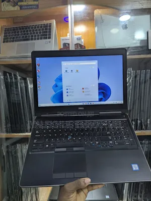 Laptop Dell Precision 7520 16GB Intel Core i7 SSD 512GB