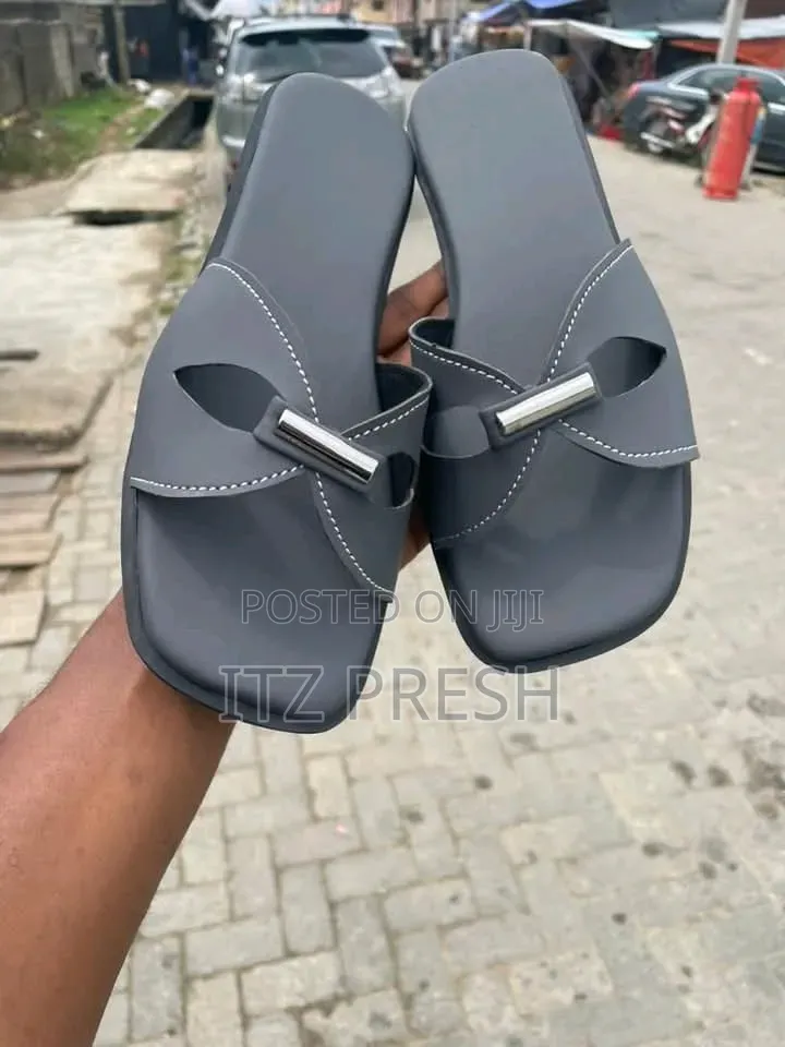It Looks Good With Any Outfits