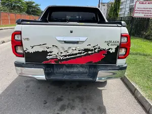 Toyota Hilux 2020 White