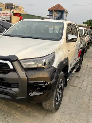 Toyota Hilux 2020 White