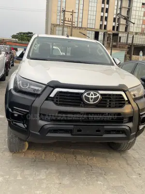 Toyota Hilux 2020 White