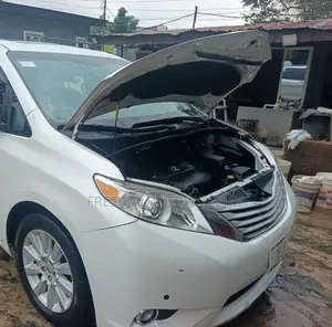 Toyota Sienna 2015 White