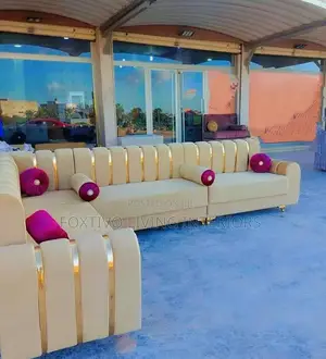 Luxurious 7 Seater Quality Sofas, Plus Free Center Table and Pillows