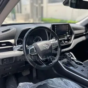 Toyota Highlander 2022 Black