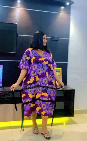 Very Elegant Looking Ankara Short Gown