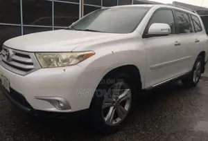 Toyota Highlander SE 2012 White