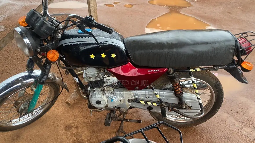 Bajaj Boxer 2025 Red