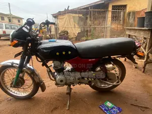 Bajaj Boxer 2025 Red