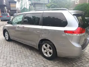 Toyota Sienna LE 7 Passenger 2011 Silver