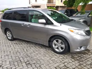 Toyota Sienna LE 7 Passenger 2011 Silver