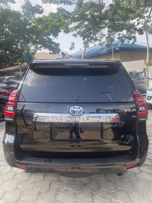 Toyota Land Cruiser Prado 2016 Black