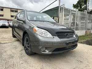 Toyota Matrix XR Hatchback FWD (1.8L 4cyl 4A) 2005 Gray
