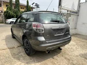 Toyota Matrix XR Hatchback FWD (1.8L 4cyl 4A) 2005 Gray
