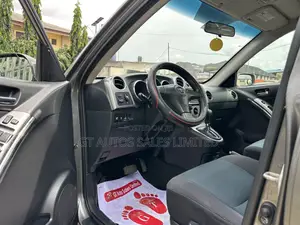 Toyota Matrix XR Hatchback FWD (1.8L 4cyl 4A) 2005 Gray