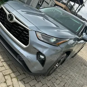 Toyota Highlander XLE AWD 2023 Blue