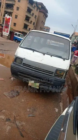 Toyota HiAce 2004 White