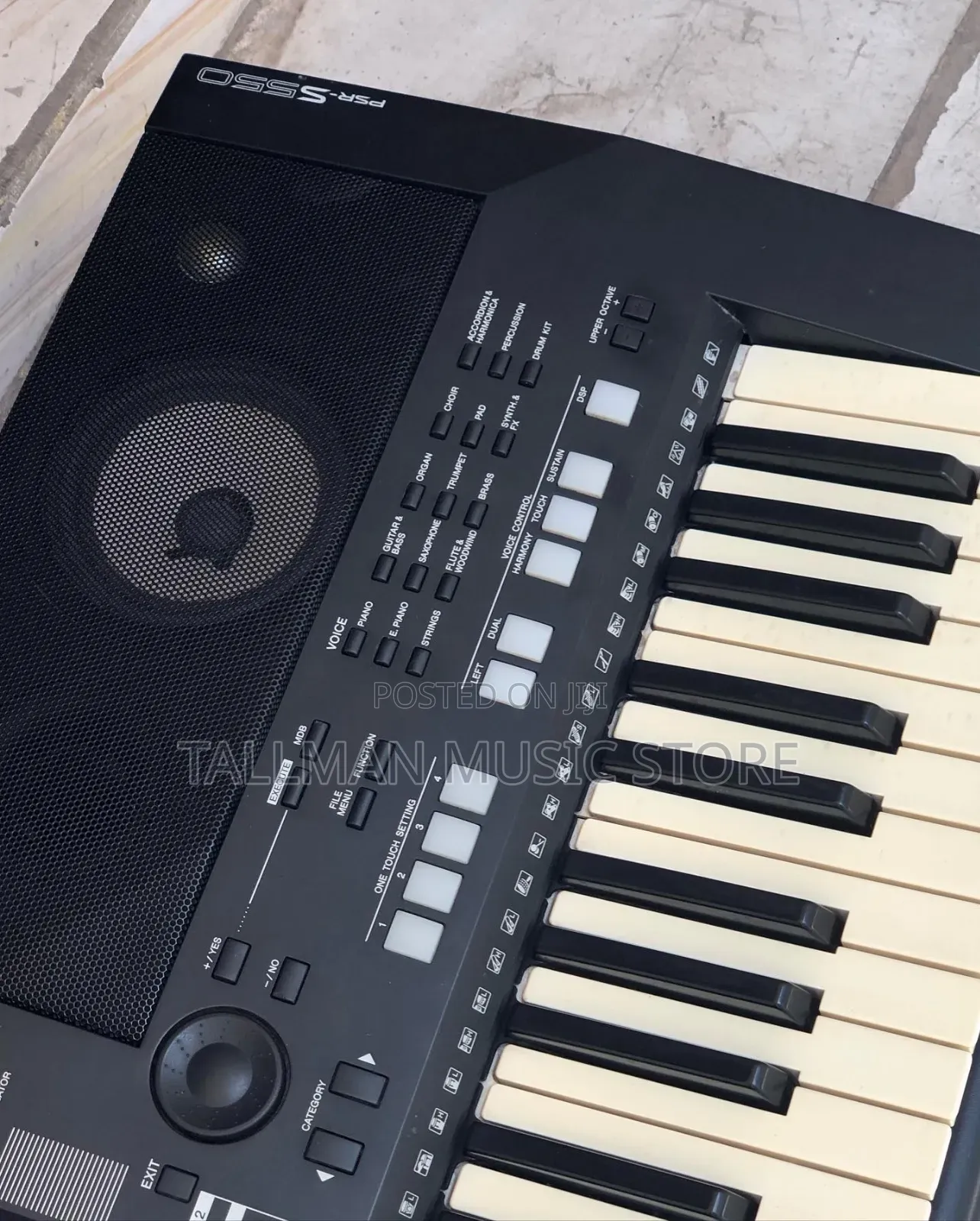Yamaha PSR S-550