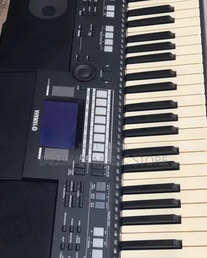 Yamaha PSR S-550