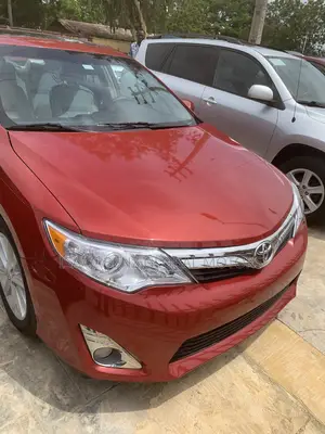Toyota Camry XLE 4dr Sedan (2.5L 4cyl 6A) 2014 Red