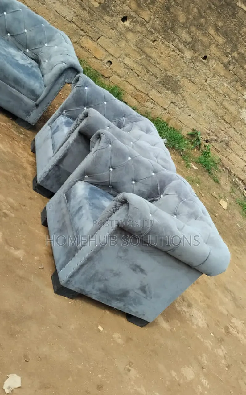 7 Seaters Chesterfield Sofa Set Barely Used