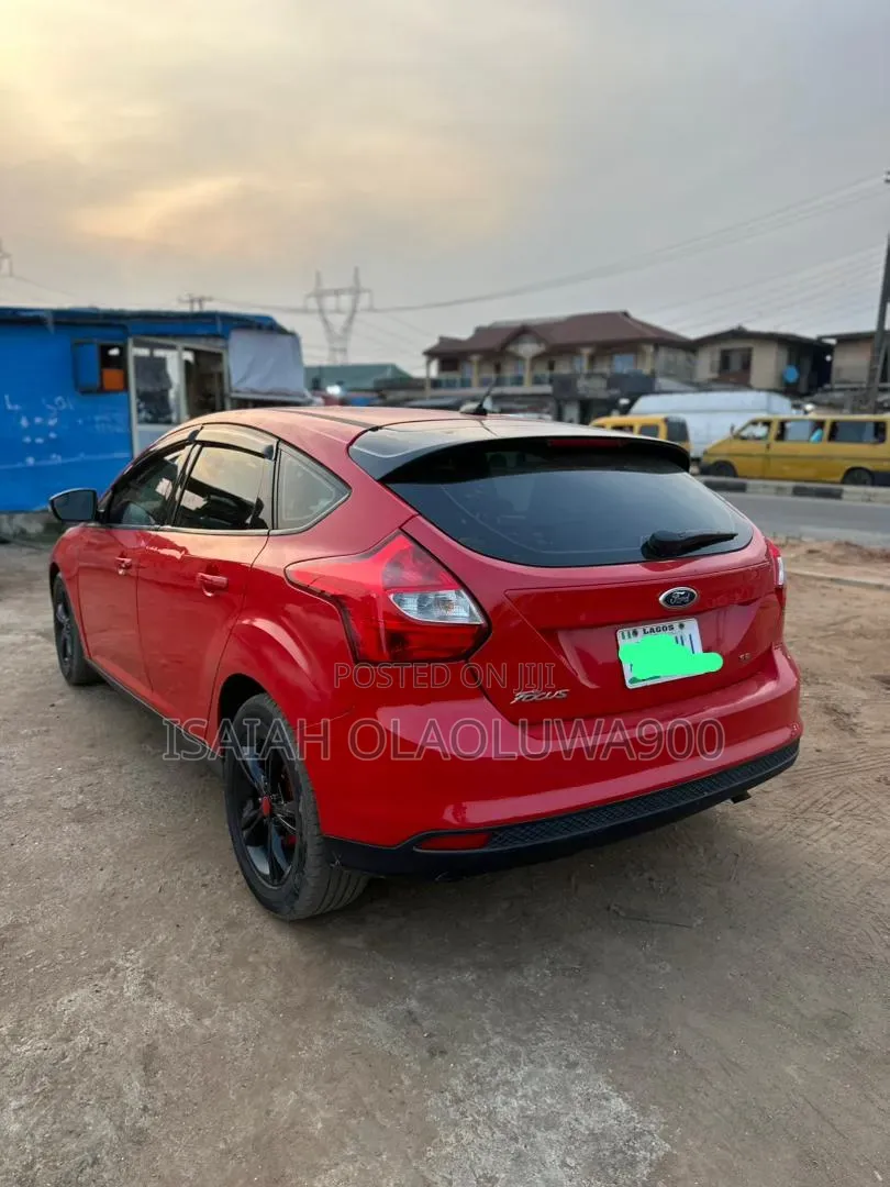 Ford Focus 2014 Red