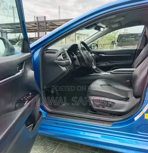 Toyota Camry SE (2.5L 4cyl 8A) 2019 Blue