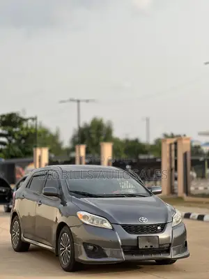 Toyota Matrix Hatchback FWD (1.8L 4cyl 5M) 2010 Gray