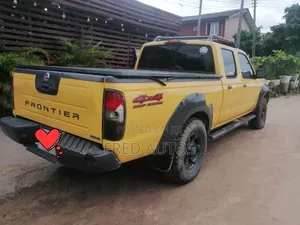 Nissan Frontier Automatic 2005 Yellow
