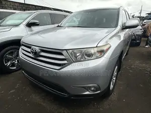 Toyota Highlander SE 3.5L 4WD 2013 Silver