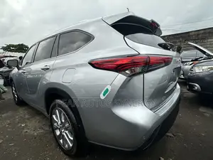 Toyota Highlander Limited 2021 Silver