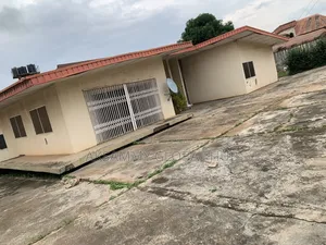 6bdrm Bungalow in Bodija, Ibadan for rent