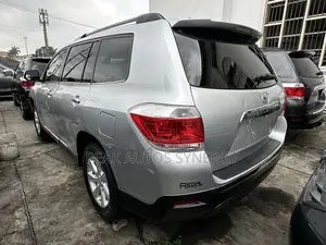 Toyota Highlander SE 3.5L 4WD 2013 Silver