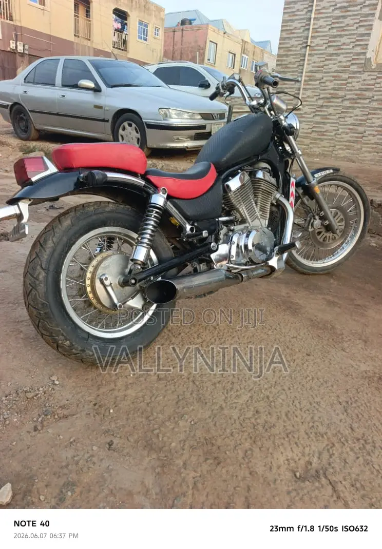 Yamaha 2000 Black
