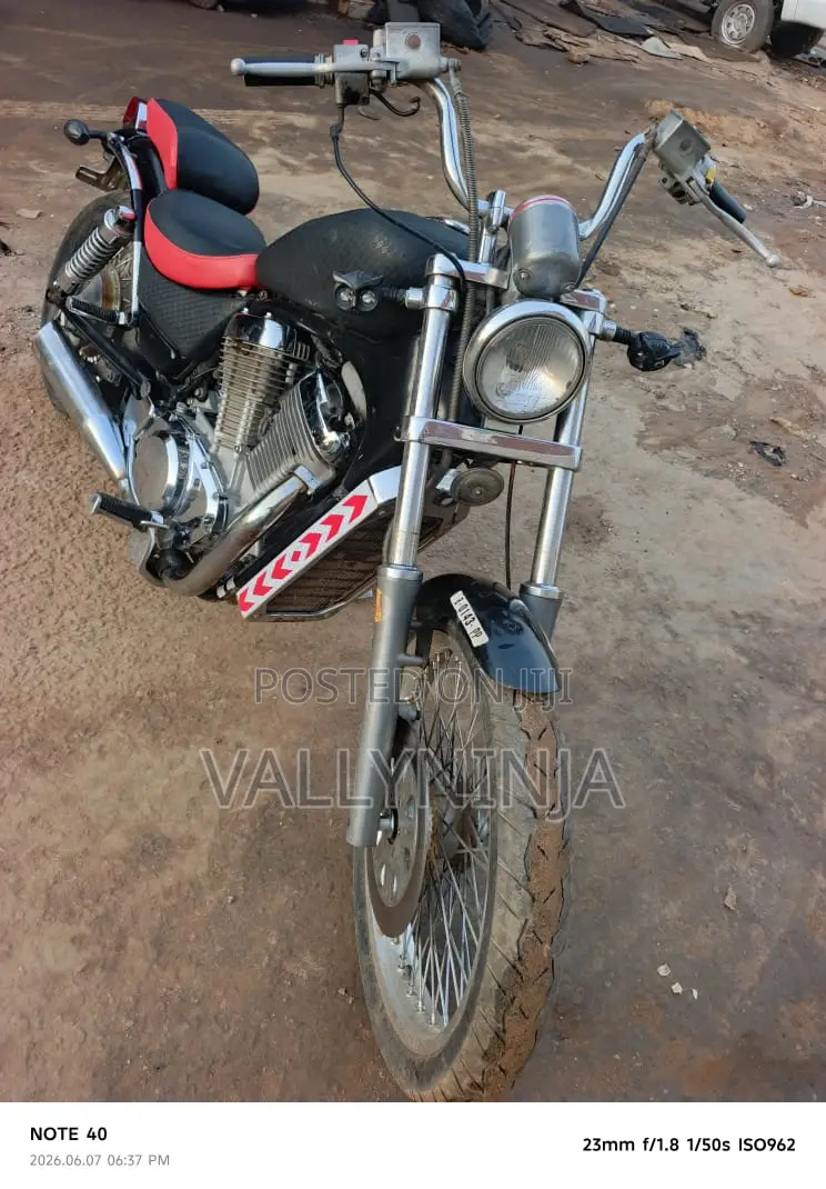 Yamaha 2000 Black