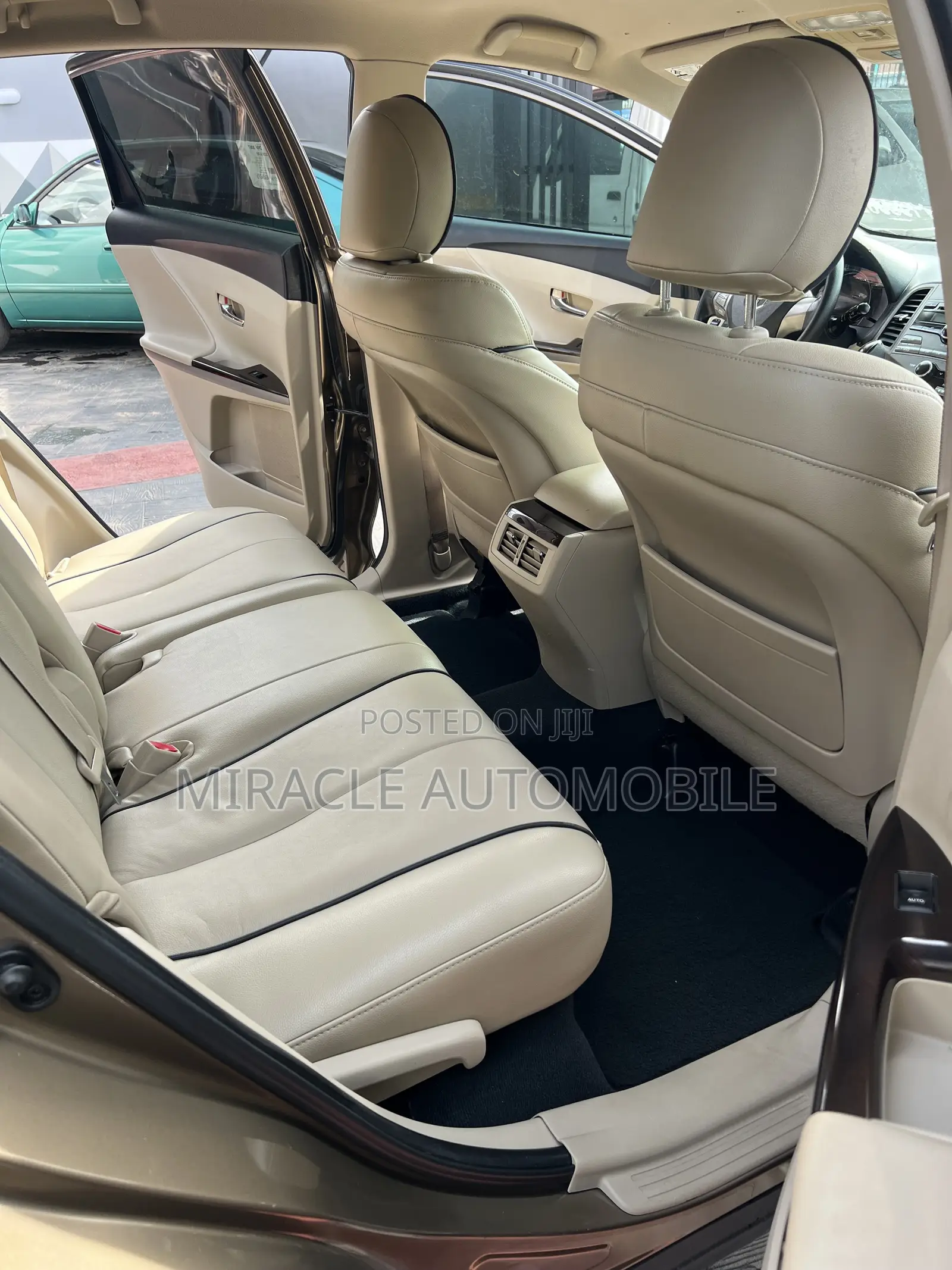 Toyota Venza XLE 2011 Brown