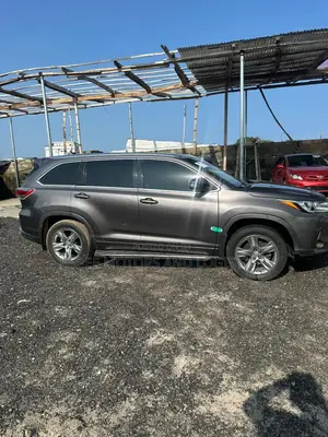 Toyota Highlander Limited Platinum 4dr SUV AWD (3.5L 6cyl 6A) 2015 Gray