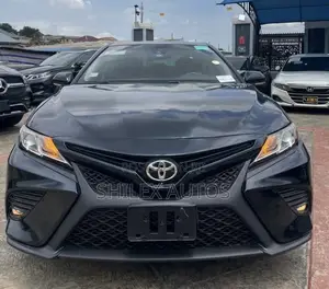 Toyota Camry SE FWD (2.5L 4cyl 8AM) 2018 Blue
