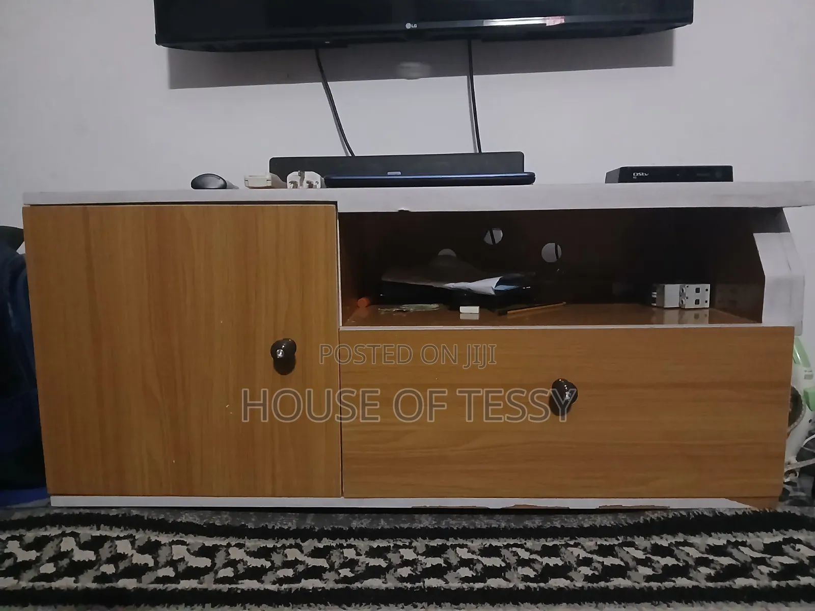 Extremely Neat Tv Shelf