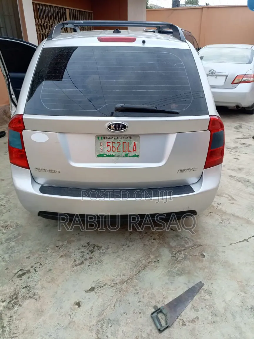 Kia Cadenza 2010 Silver