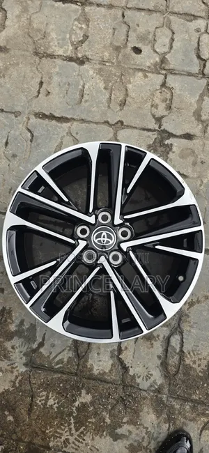 18 Inche Wheel Original Tokunbo Follow Come Toyota at Hi-Tech