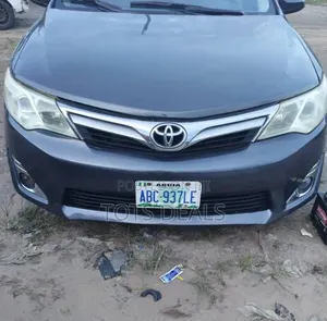 Toyota Camry SE 4dr Sedan (2.5L 4cyl 6A) 2012 Gray