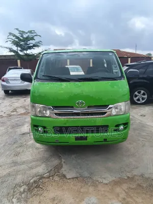 Toyota HiAce 2005 Green