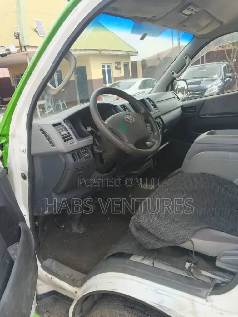 Toyota HiAce 2005 Green