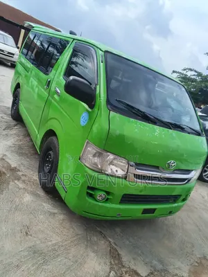 Toyota HiAce 2005 Green