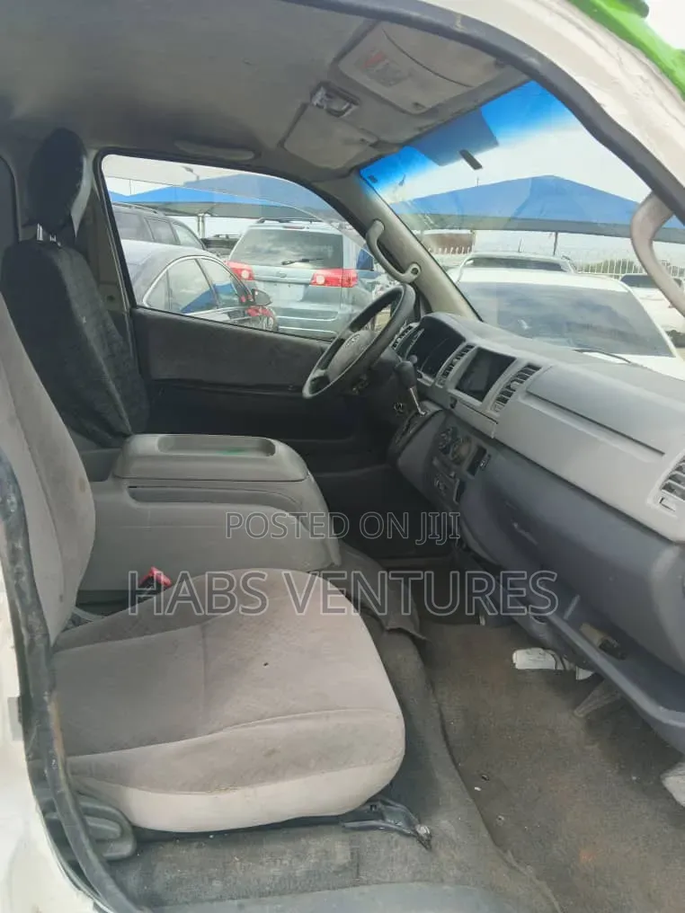 Toyota HiAce 2005 Green
