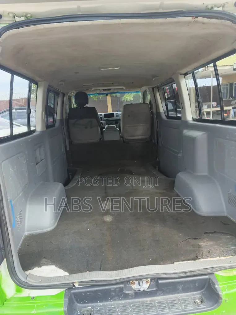 Toyota HiAce 2005 Green