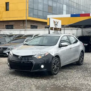 Toyota Corolla SE Special Edition 4dr Sedan (1.8L 4cyl CVT) 2017 Silver