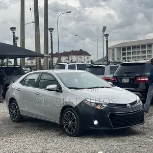 Toyota Corolla SE Special Edition 4dr Sedan (1.8L 4cyl CVT) 2017 Silver